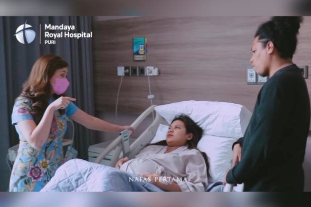 Indah Permatasari melahirkan