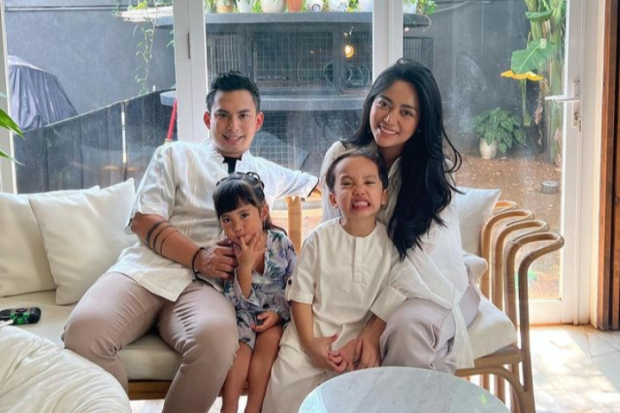 Okin, Rachel Vennya dan Anak-anak