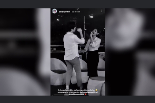 Momen Glenca Chysara dilamar Rendi Jhon