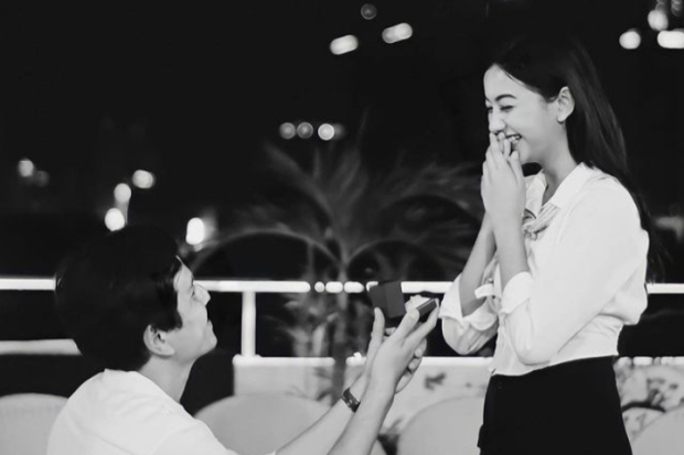 Momen Glenca Chysara dilamar Rendi Jhon