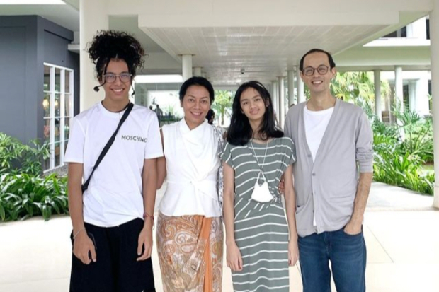 Kekuarga Reza Gunawan dan Dee Lestari