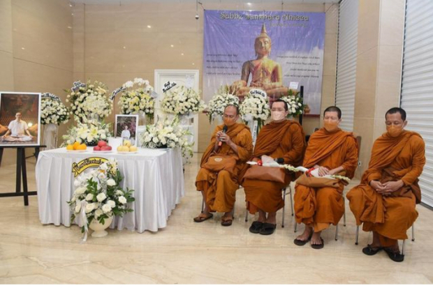 Upacara Masuk Peti Reza Gunawan