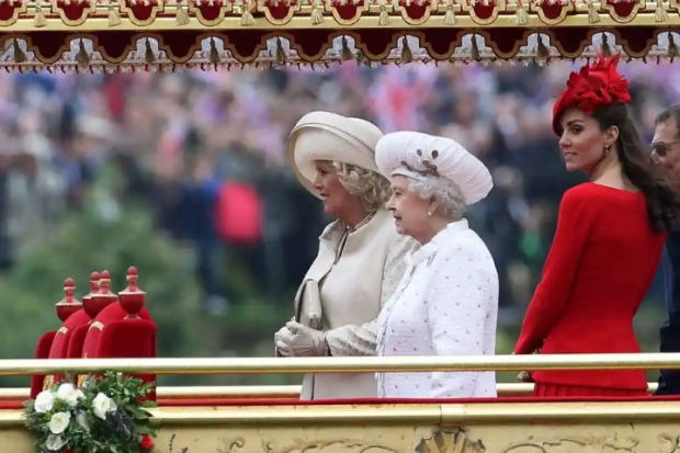 Ratu Elizabeth II, Camilla dan Kate Middleton