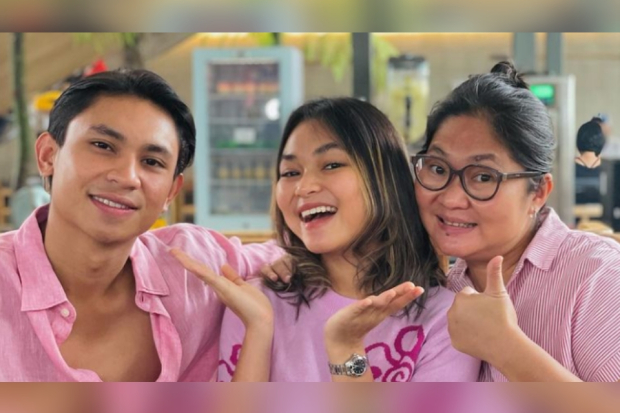 Keluarga Regina Poetiray