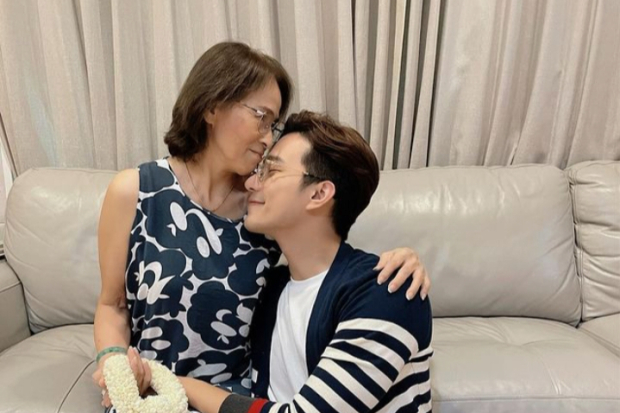 Hsu Thassapak dan sang bunda