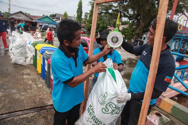Leaders Academy Latih Pegiat Lingkungan Siap Pimpin Aksi World Cleanup Day Indonesia 