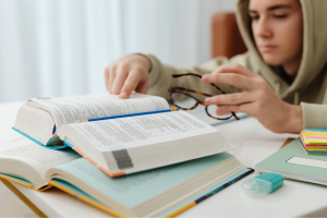 SIMPLE PRESENT TENSE