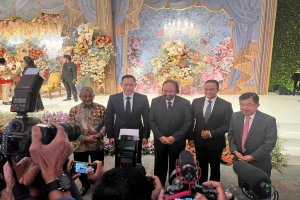 Gubernur DKI Jakarta Anies Baswedan bersama Ketua Umum Demokrat Agus Harimurti Yudhoyono, Ketum Nasdem Surya Paloh, Ketum PKS Ahmad Syaikhu, dan Jusuf