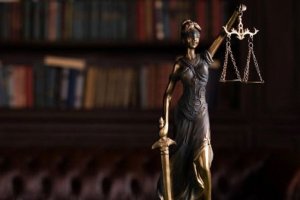 profesi hukum di bidang peradilan
