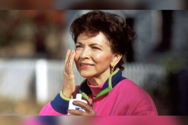 ilustrasi pemakaian sunscreen