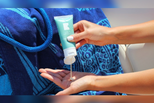 ilustrasi pemakaian sunscreen