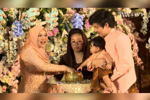 Acara Tedak Siten Ameena