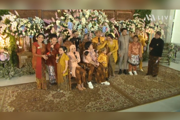 Acara Tedak Siten Ameena