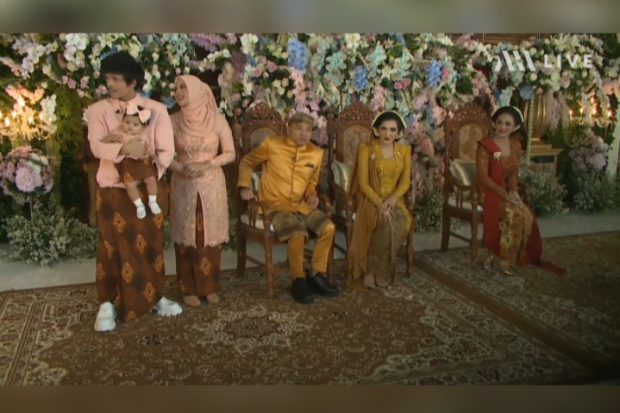 Acara Tedak Siten Ameena