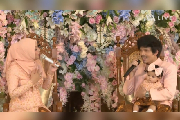 Acara Tedak Siten Ameena