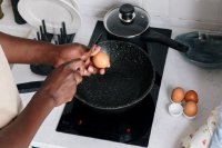 PERBEDAAN KOMPOR INDUKSI DAN KOMPOR LISTRIK