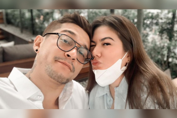 Miller Khan dan istri