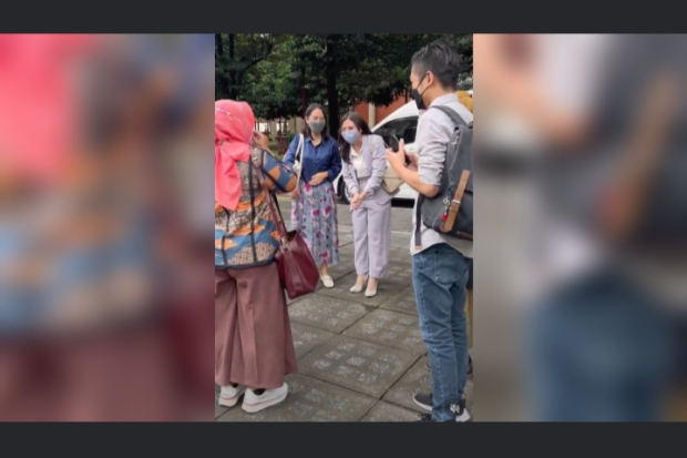 Prilly Latuconsina di UGM