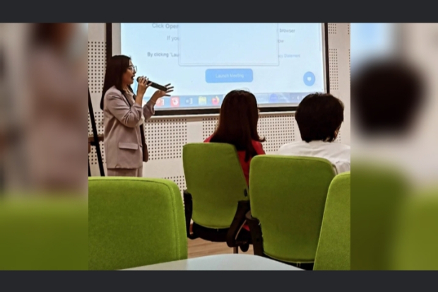 Prilly Latuconsina di UGM