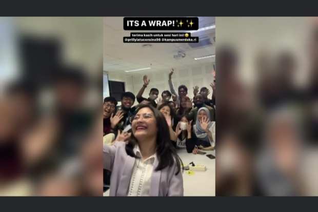 Prilly Latuconsina di UGM