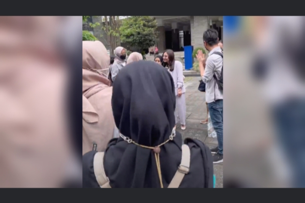 Prilly Latuconsina di UGM