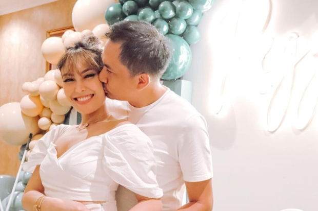 Ayu Dewi dan Regi Datau