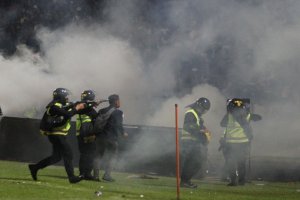 Kerusuhan di stadion Kanjuruhan Malang usai pertandingan sepak bola Antara vs Persebaya