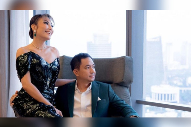 Ayu Dewi dan Regi Datau