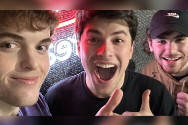 YouTuber Dream (paling kiri)