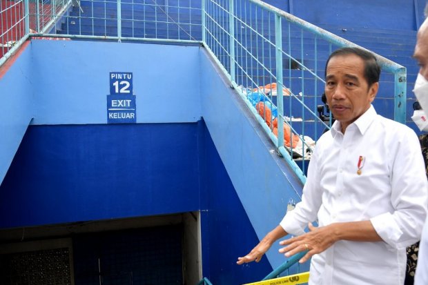 Presiden Joko Widodo saat meninjau Pintu 12 Stadion Kanjuruhan, Malang, Jawaa Timur, Rabu (5/10). Foto: Rusman - Biro Pers Sekretariat Presiden.n
