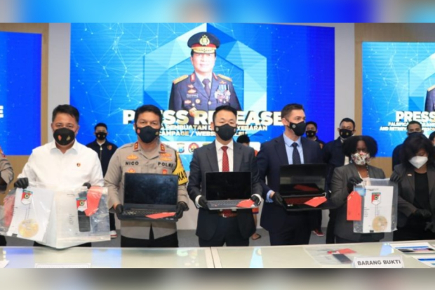 Penangkapan scammer situs Amerika Serikat