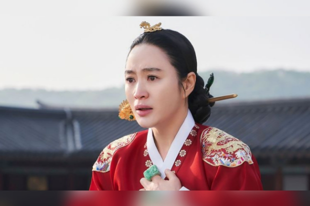 Under the Queens Umbrella