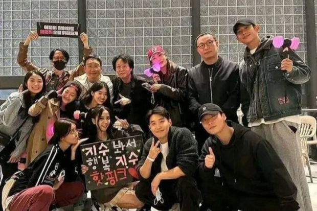 Para Pemain dan Kru Snowdrop di Konser Blackpink