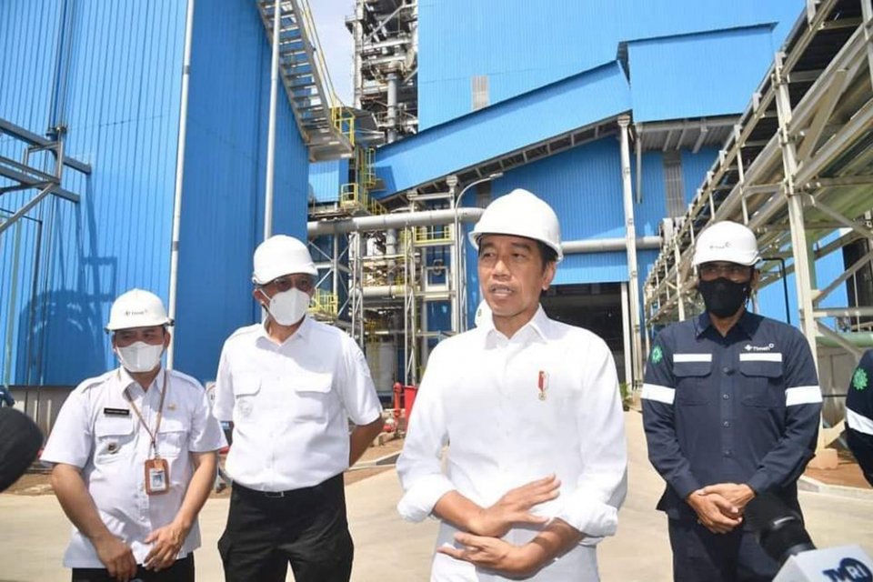 Presiden Joko Widodo mengawali kunjungan kerjanya ke Provinsi Kepulauan Bangka Belitung dengan meninjau pembangunan smelter baru yang dimiliki PT Timah Tbk di Kabupaten Bangka Barat, pada Kamis, (20/10/2022). Presiden menyebut bahwa pembangunan smelter te