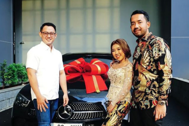 Hadiah Mercedes Benz Kiky Saputri