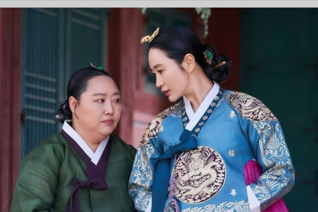 Drama Under The Queens Umbrella episode 4