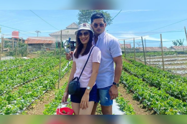 Jeka Saragih dan istri