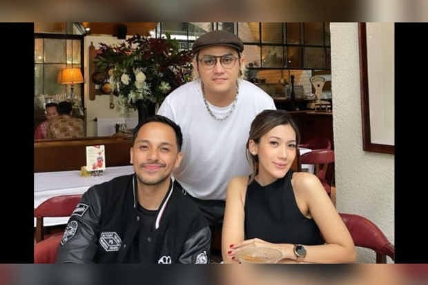 Nyanya Rizky dan Jerry Likumahwa bersama Vicky Nitinegoro