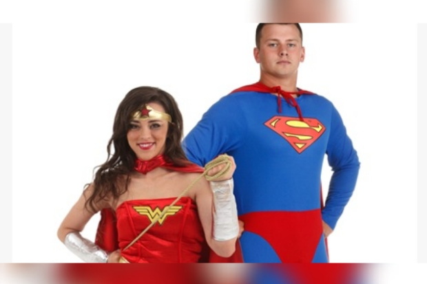 Ide kostum Halloween Wonde Woman dan Superman