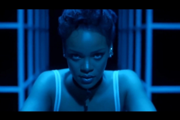 Lagu Lift Me Up - Rihanna