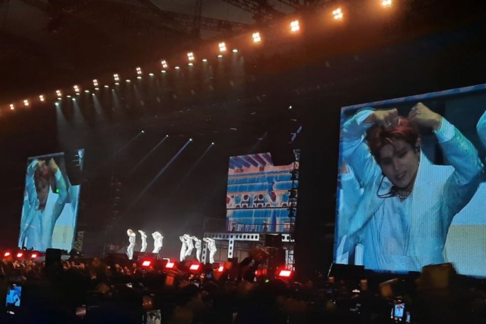Grup Kpop NCT 127 dalam gelaran konser "NEO CITY : JAKARTA – THE LINK" di ICE BSD City, Tangerang pada Jumat (4/11/2022) malam. (ANTARA/Lia Wanadriani Santosa)