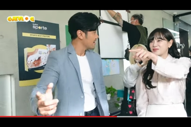 Kim Sejeong, Chicco Jerikho