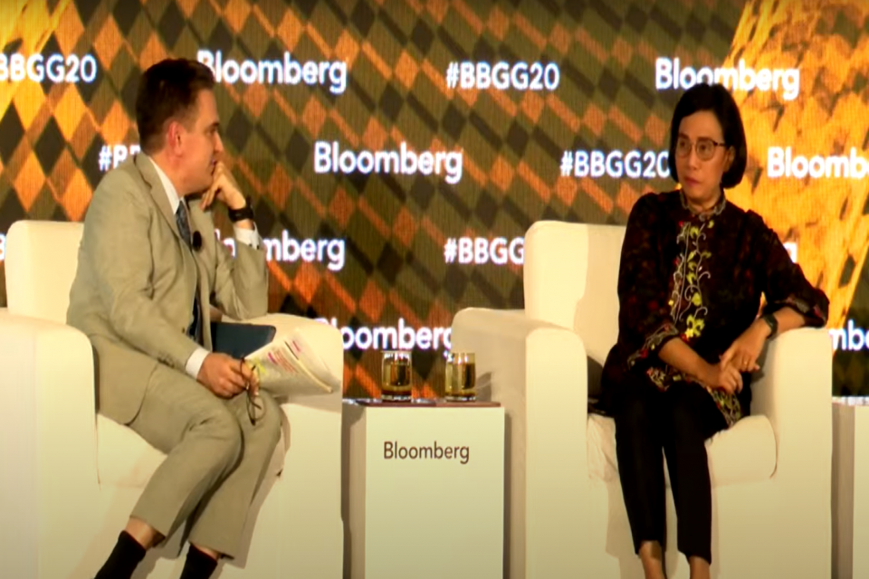 Menteri Keuangan Sri Mulyani dalam diskusi Bloomberg CEO Forum: Moving Forward Together, Jumat (11/11). 