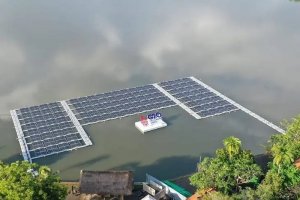 PLTS Terapung di Waduk Muara Nusa Dua, Bali.