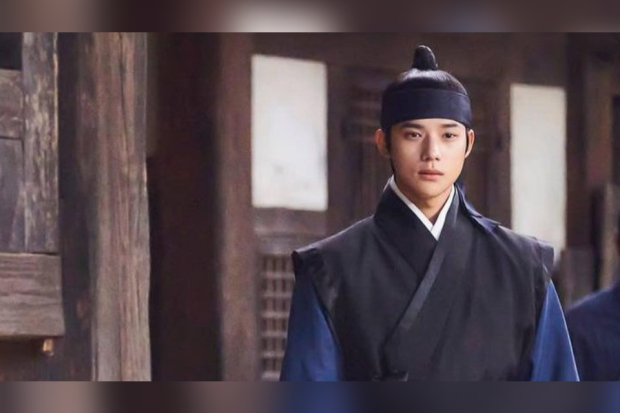 Under the Queens Umbrella