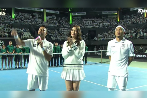Raffi Ahmad dan Desta Mahendra di Tiba-Tiba Tenis usai pertandingan