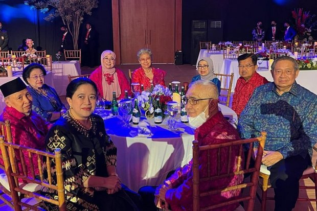 Para mantan Presiden dan Wakil Presiden RI duduk semeja dalam acara Gala Dinner KTT G20 Bali