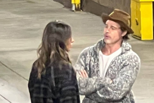 Brad Pitt dan Ines de Ramon di Teater Orpheum
