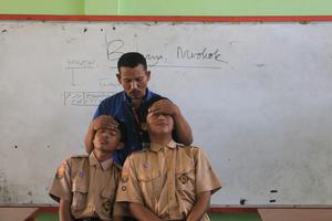 EDUKASI DAN HIPNOTERAPI BERHENTI MEROKOK