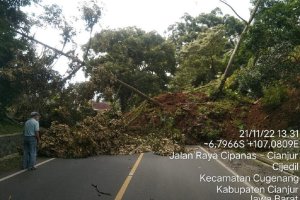 Longsor di Jalan Raya Cipanas menuju Cianjur karena gempa yang terjadi pada Senin (21/11)). Foto; Kementerian PUPR